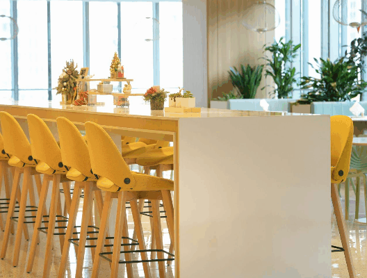 Ergonomic office lounge chair design features