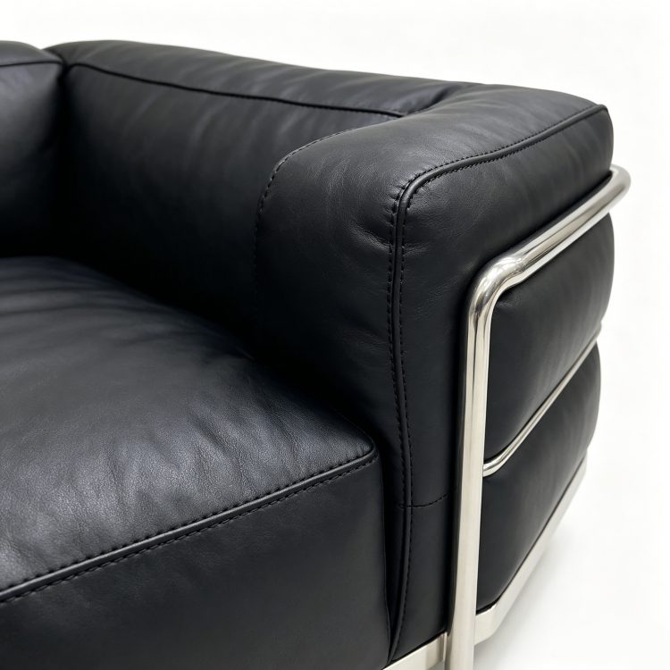 High-End Leather Office Sofa Set-Modern Design Stainless Steel Frame High Rebound Sponge Adjustable Height for Home Office detail 3
