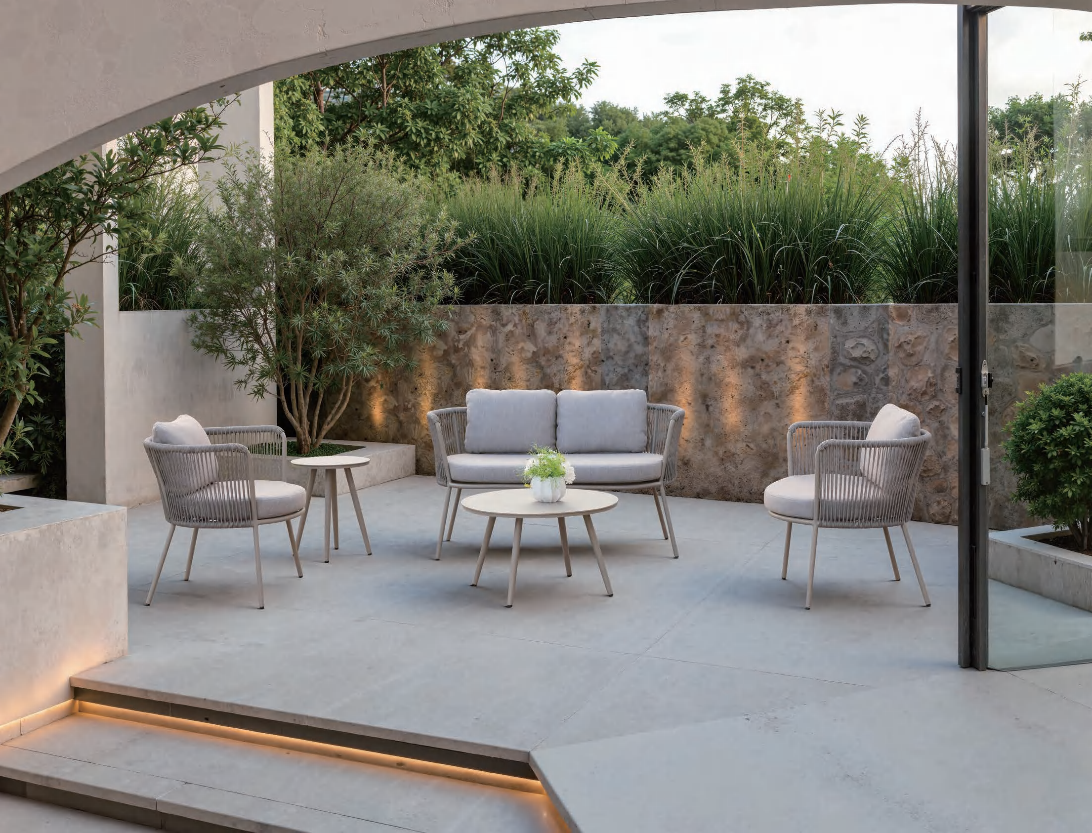 Ergonomic commercial grade seating for corporate breakout zones